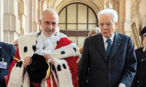 Immagine che contiene persona, paramento sacro, vestiti, uomo

Il contenuto generato dall'IA potrebbe non essere corretto.