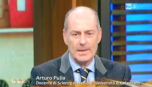 Immagine che contiene testo, persona, Viso umano, uomo

Il contenuto generato dall'IA potrebbe non essere corretto.